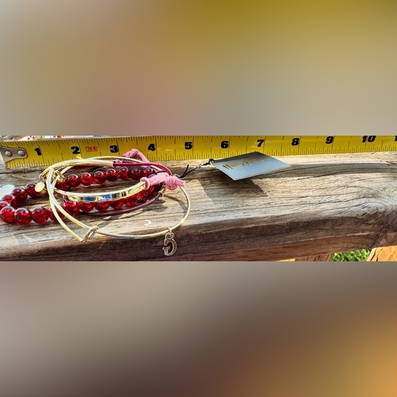 ✨ Harry Potter Gryffindor 4-Piece Bracelet Set – Beaded, Charm & Bangles - Picture 16 of 16